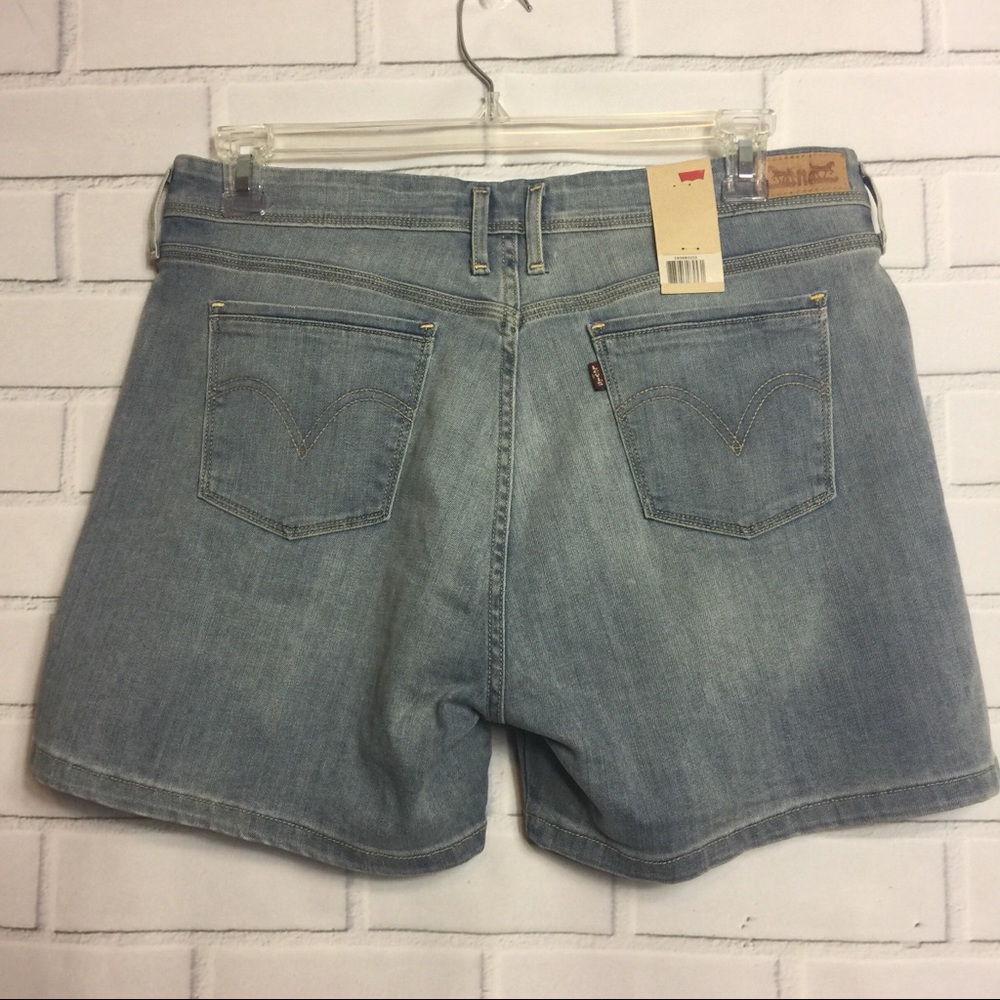 ⭐️ NWT LEVI’S MOM JEAN SHORTS W/SPLIT || Blue|| 12
